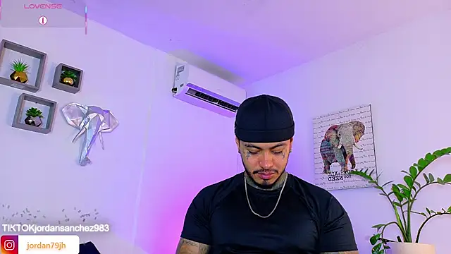 JordanSmiith  online show from June 20, 9:06 pm