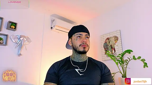 JordanSmiith  online show from July 17, 9:19 pm