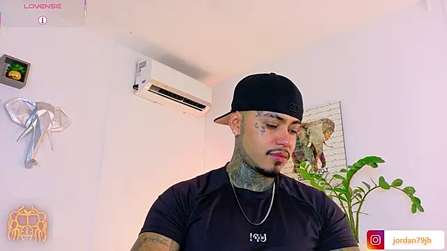 JordanSmiith  online show from July 20, 9:28 pm