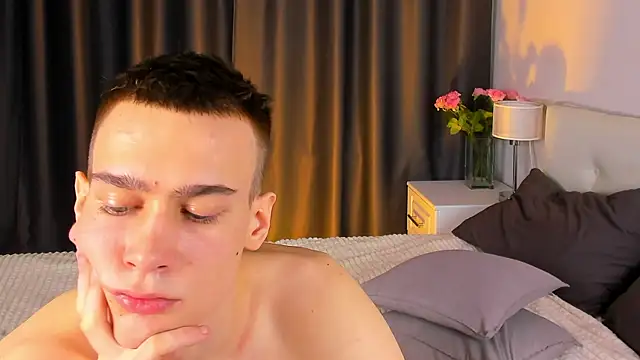 Snapshot of Kevin_Kesi chatting on February 2, 9:19 am Kevin Kesi online show from February 2, 9:19 am