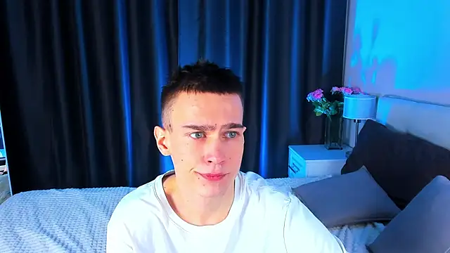 Snapshot of Kevin_Kesi chatting on February 4, 3:36 pm Kevin Kesi online show from February 4, 3:36 pm