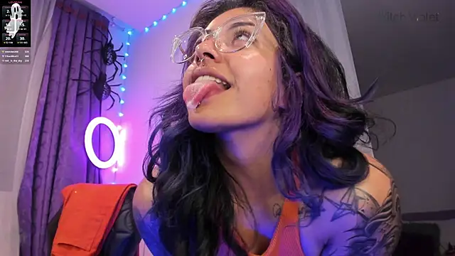 witchviolet online show from December 5, 3:15 am