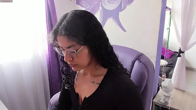 witchviolet online show from December 1, 3:39 pm