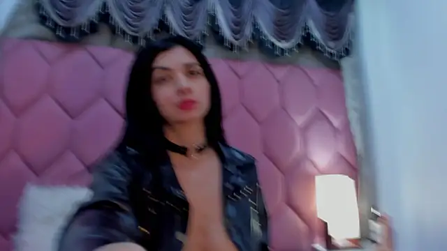 Snapshot of Linisprincehot69 chatting on February 15, 5:09 am Linisprincehot69 online show from February 15, 5:09 am