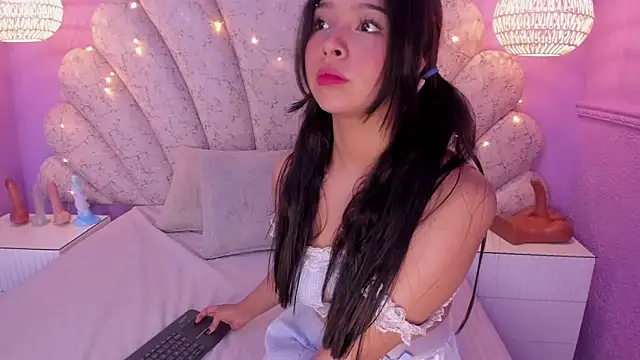 Snapshot of chloe_watson_ chatting on February 27, 10:53 pm chloe watson online show from February 27, 10:53 pm