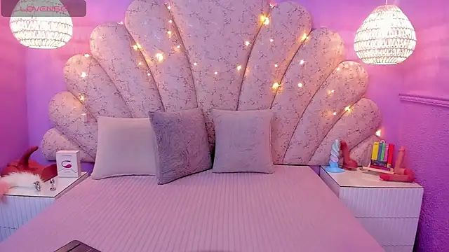 Snapshot of chloe_watson_ chatting on March 12, 7:38 pm chloe watson online show from March 12, 7:38 pm