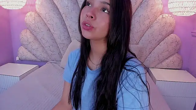 Snapshot of chloe_watson_ chatting on March 20, 8:29 pm chloe watson online show from March 20, 8:29 pm