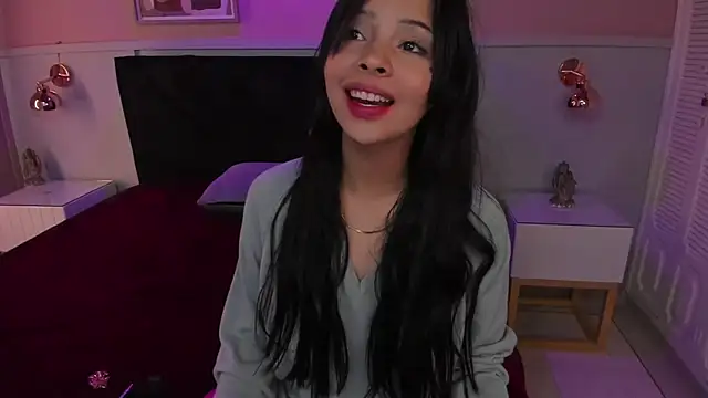 chloe watson  online show from November 8, 8:18 pm