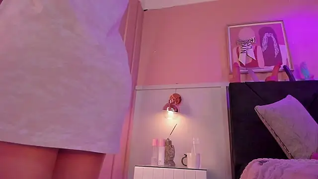 chloe watson  online show from November 29, 8:12 pm