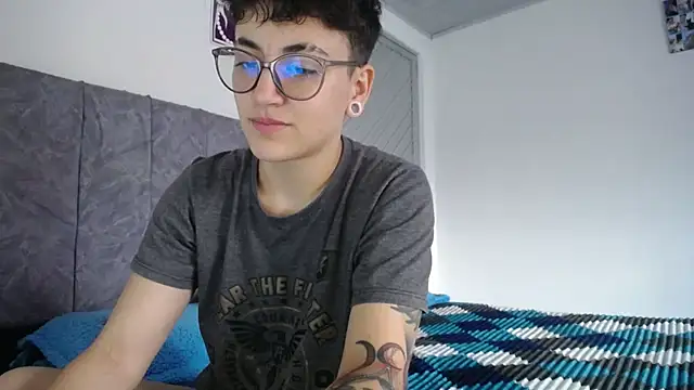 linda 33 online show from March 29, 8:20 pm