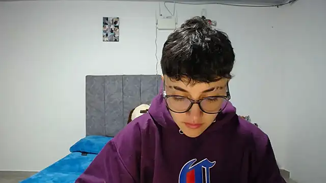 linda 33 online show from April 12, 2:27 am