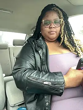 kweenxkarma online show from March 13, 1:32 am