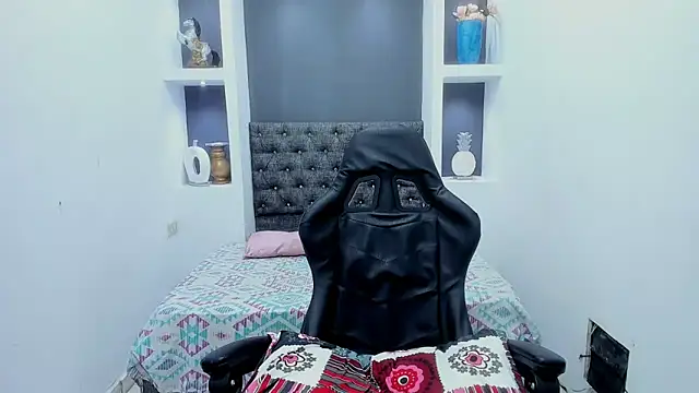 KatrinaQueen1 online show from January 12, 3:17 am
