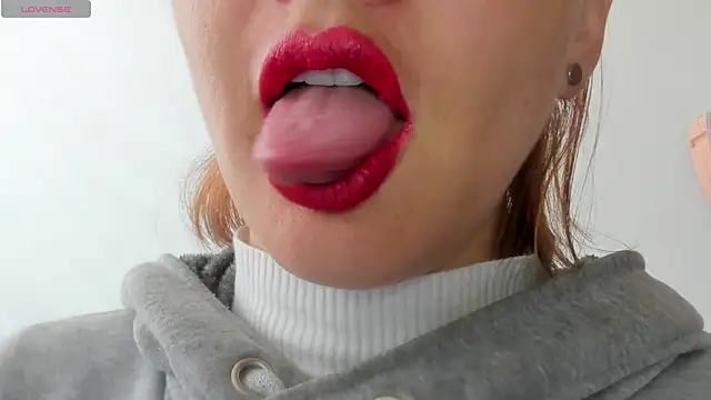 queen fetish online show from March 30, 4:30 pm