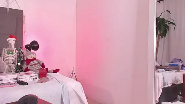 evelynjohnsoon online show from December 12, 1:39 pm