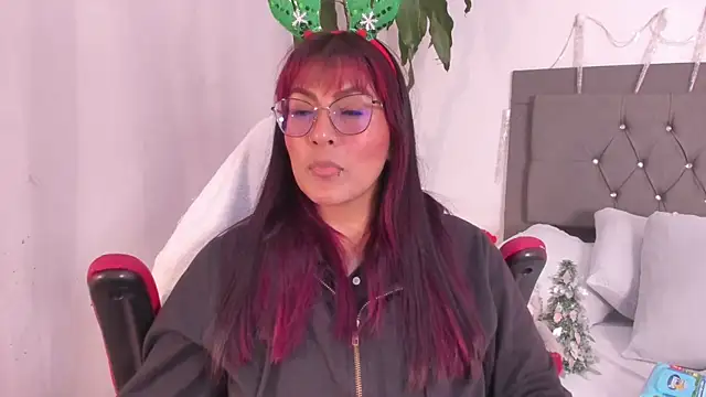 evelynjohnsoon online show from December 14, 2:21 pm