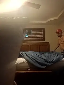 Snapshot of prettyboi6992 chatting on February 5, 10:14 pm prettyboi6992 online show from February 5, 10:14 pm