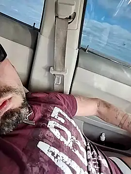 Snapshot of prettyboi6992 chatting on February 14, 7:32 pm prettyboi6992 online show from February 14, 7:32 pm