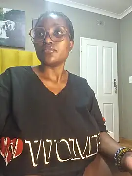Bustygoddess32 online show from December 31, 11:28 pm