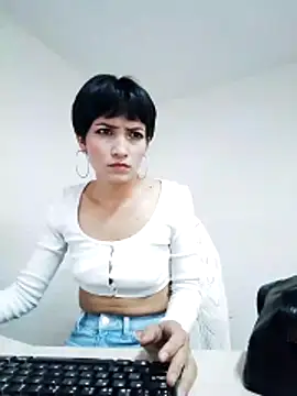 Snapshot of Hannaaaa__ chatting on December 5, 7:06 pm Hannaaaa online show from December 5, 7:06 pm
