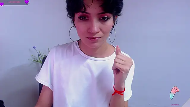 Snapshot of Hannaaaa__ chatting on January 30, 5:06 pm Hannaaaa online show from January 30, 5:06 pm