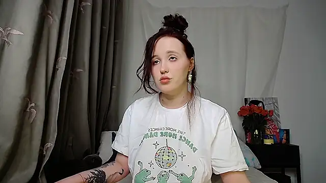 Snapshot of IrinaArt chatting on March 22, 8:48 pm IrinaArt online show from March 22, 8:48 pm