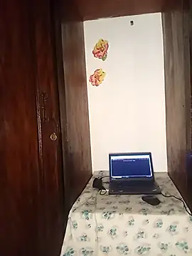 Snapshot of The-Peach-Flexer chatting on October 28, 9:17 pm The-Peach-Flexer online show from October 28, 9:17 pm