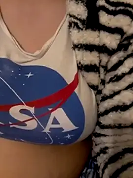 Snapshot of Zanoba-16 chatting on March 7, 1:24 am Zanoba-16 online show from March 7, 1:24 am