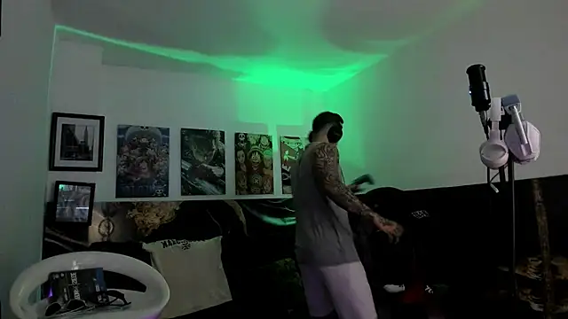 Snapshot of Sisoyalejo420 chatting on October 9, 4:05 pm Sisoyalejo420 online show from October 9, 4:05 pm