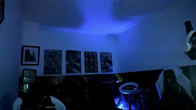 Snapshot of Sisoyalejo420 chatting on October 14, 3:18 am Sisoyalejo420 online show from October 14, 3:18 am