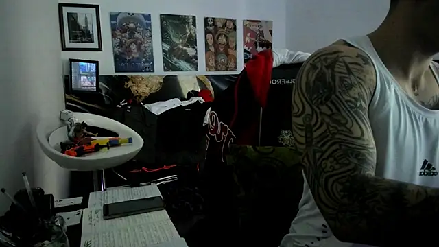 Snapshot of Sisoyalejo420 chatting on October 17, 6:21 pm Sisoyalejo420 online show from October 17, 6:21 pm