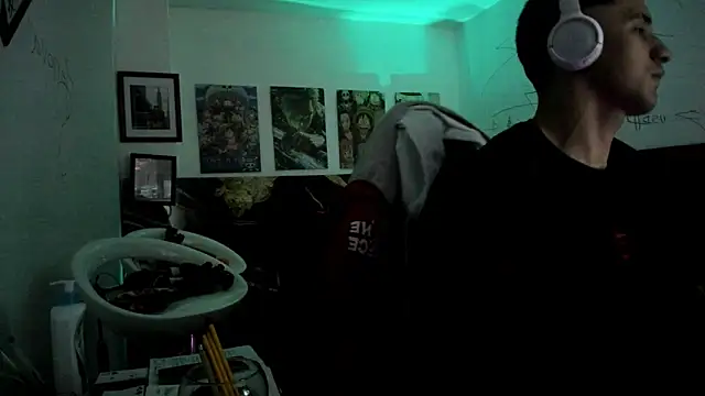 Snapshot of Sisoyalejo420 chatting on October 19, 2:45 am Sisoyalejo420 online show from October 19, 2:45 am