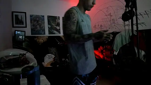 Snapshot of Sisoyalejo420 chatting on October 23, 4:12 am Sisoyalejo420 online show from October 23, 4:12 am