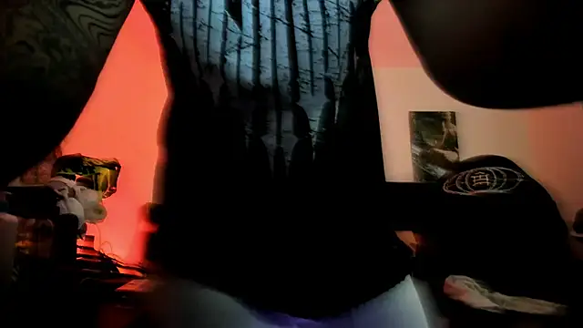 Snapshot of Sisoyalejo420 chatting on November 1, 12:01 am Sisoyalejo420 online show from November 1, 12:01 am