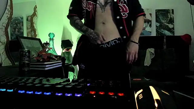 Snapshot of Sisoyalejo420 chatting on November 2, 4:48 am Sisoyalejo420 online show from November 2, 4:48 am