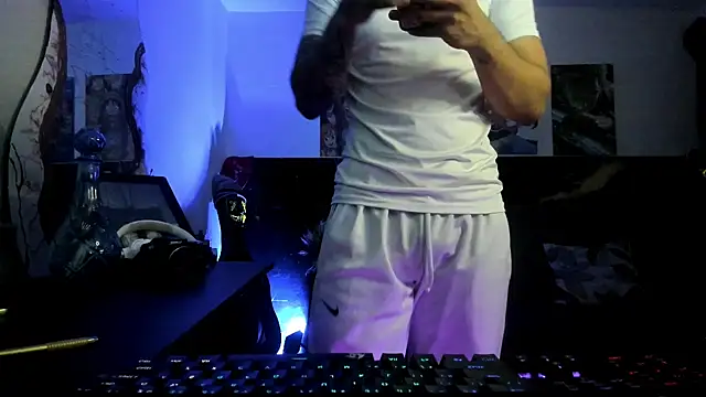 Snapshot of Sisoyalejo420 chatting on November 17, 10:37 pm Sisoyalejo420 online show from November 17, 10:37 pm