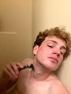 Snapshot of CreamyAustin chatting on November 17, 12:27 am CreamyAustin online show from November 17, 12:27 am