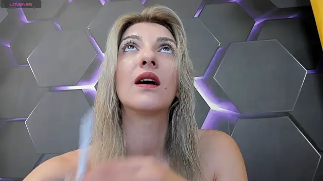Snapshot of RileyLanna chatting on September 14, 2:44 am RileyLanna online show from September 14, 2:44 am