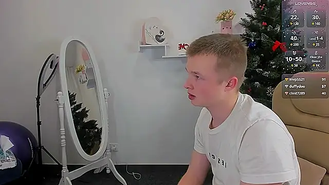 Snapshot of _Olli__Stiw_ chatting on December 14, 2:45 am Olli Stiw online show from December 14, 2:45 am