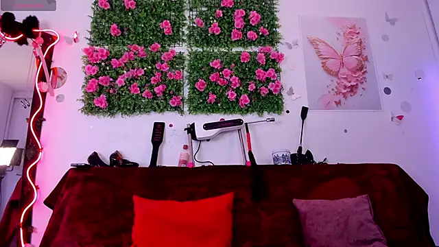 Alaia Asuka online show from October 13, 9:15 pm