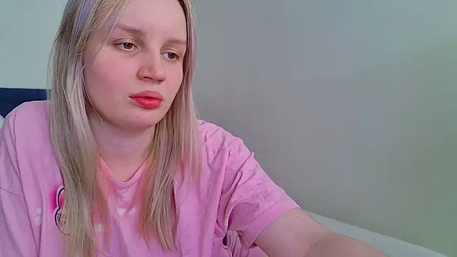 Snapshot of Beatrica_Klein chatting on April 4, 3:20 pm Beatrica Klein online show from April 4, 3:20 pm