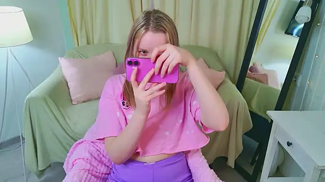 Snapshot of Beatrica_Klein chatting on April 11, 3:05 pm Beatrica Klein online show from April 11, 3:05 pm
