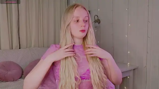 Snapshot of Beatrica_Klein chatting on April 16, 3:57 pm Beatrica Klein online show from April 16, 3:57 pm