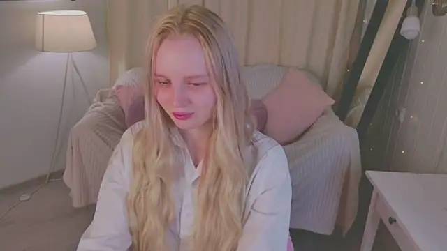 Snapshot of Beatrica_Klein chatting on April 17, 2:53 pm Beatrica Klein online show from April 17, 2:53 pm