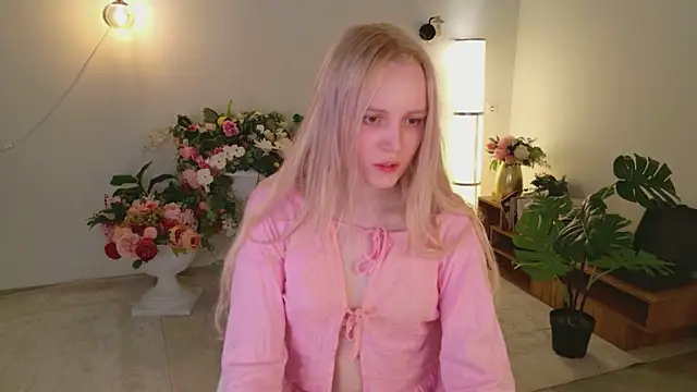 Snapshot of Beatrica_Klein chatting on April 19, 2:05 pm Beatrica Klein online show from April 19, 2:05 pm