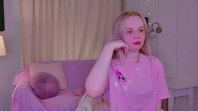 Snapshot of Beatrica_Klein chatting on May 2, 3:06 pm Beatrica Klein online show from May 2, 3:06 pm