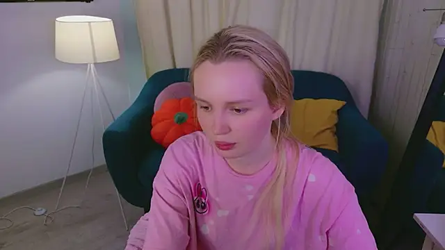 Beatrica Klein online show from June 16, 3:58 pm