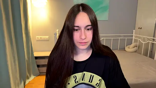 Snapshot of AliceKolltt chatting on June 20, 8:33 pm AliceKolltt online show from June 20, 8:33 pm