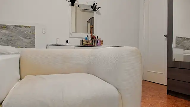 anisialuna  online show from October 15, 6:24 am