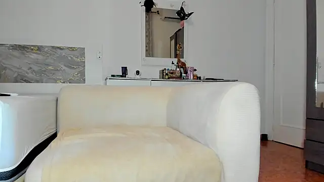 anisialuna  online show from April 1, 5:08 am